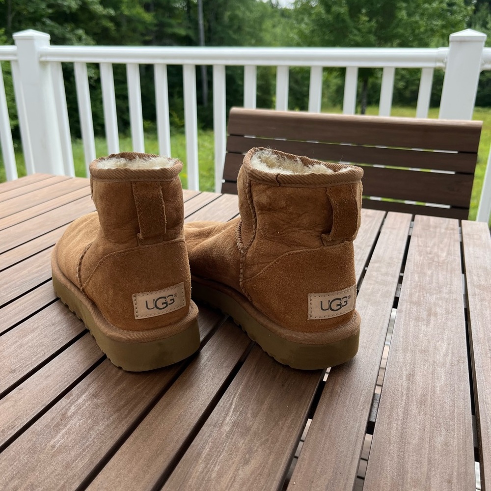 Uggs short booties size 6